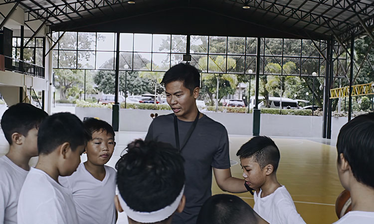 Basketball coach is Mang Inasal’s 2018 Gawad Pilipinoy’s new hero